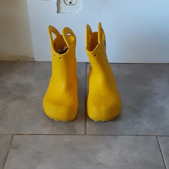 CROCS  SIZE  8 KIDS - Picture 3 of 5